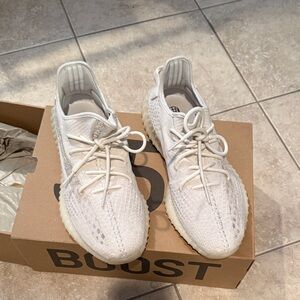 Yeezy Boost 350 V2 in Cream White